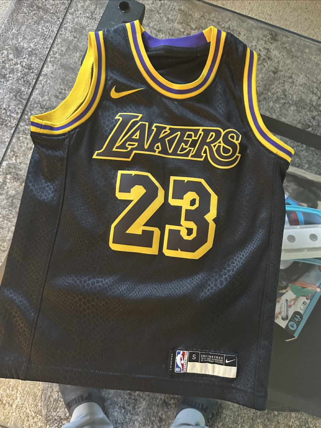 LA Lakers Labron James jersey (kids size small) - photo 2