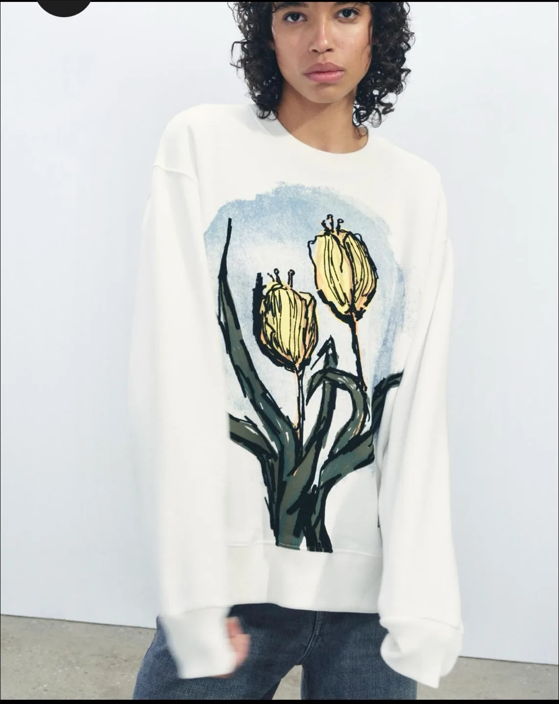 Le Paradis White Tulip Sweatshirt thumbnail