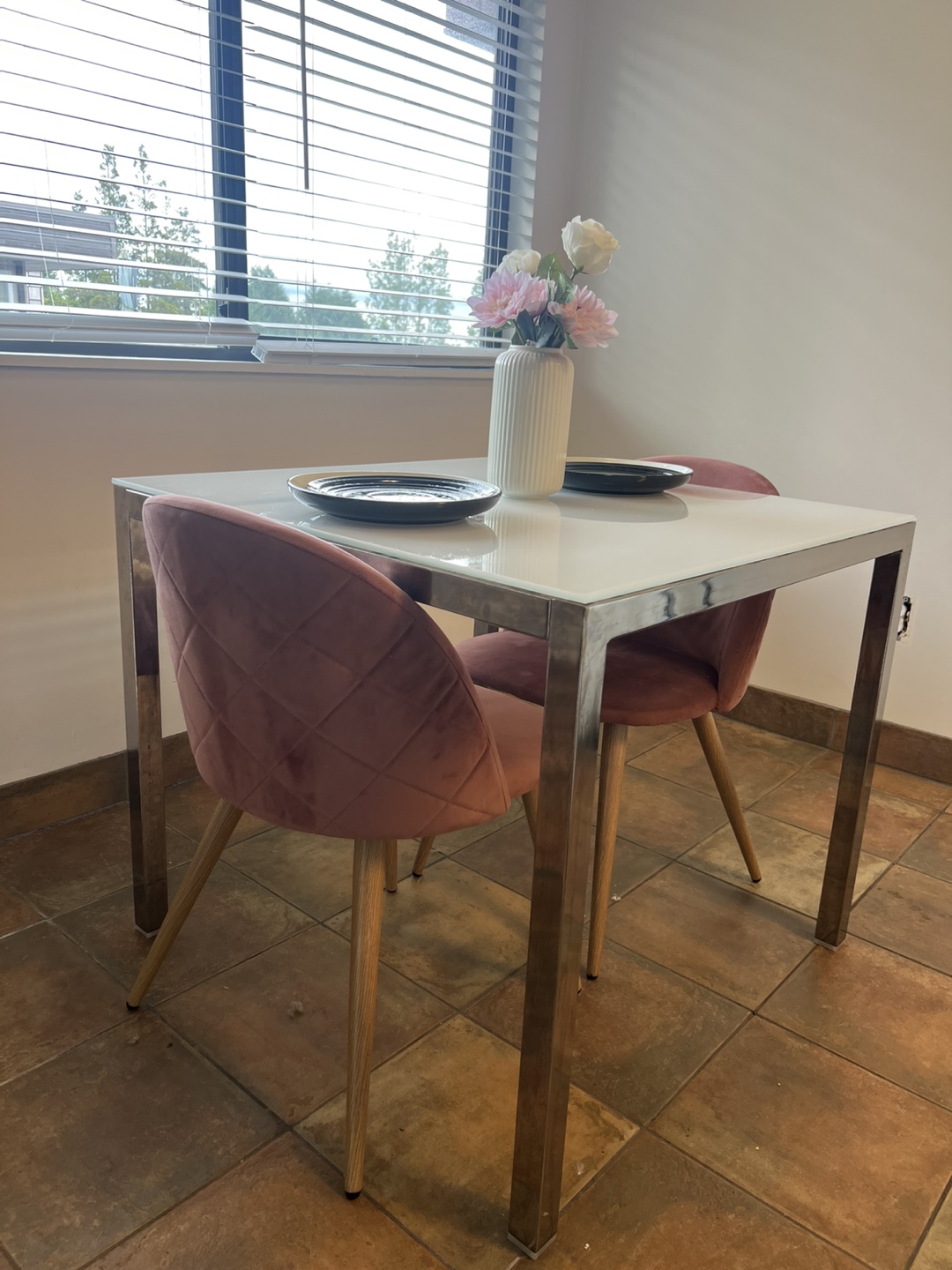Pink Velvet Dining Set with Metal Legs