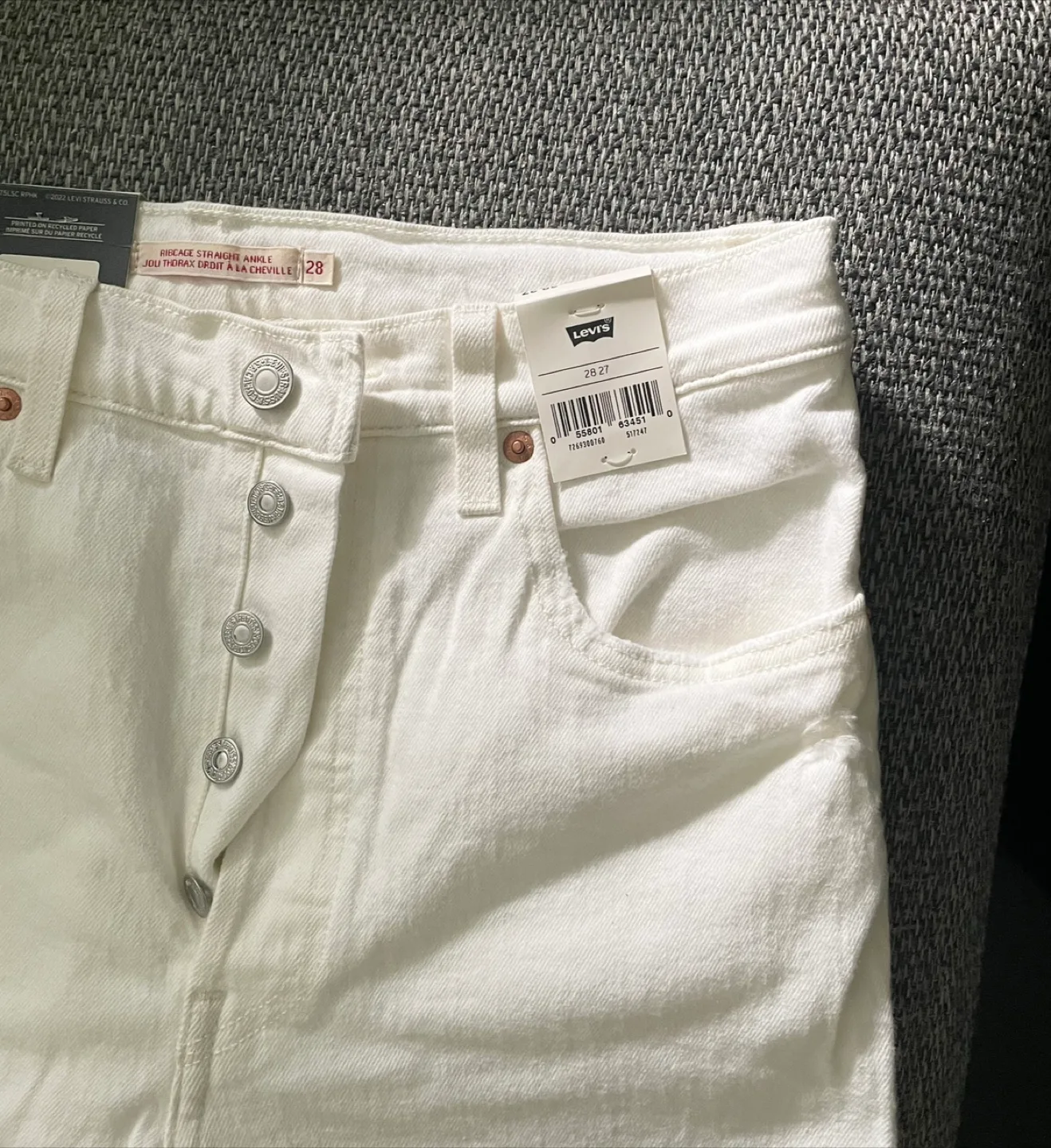 Levi's Ribcage Straight Ankle Jeans - White - Size 28 thumbnail