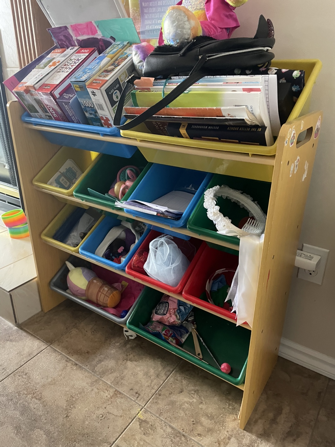 Multi-compartment toy organizer - photo 3