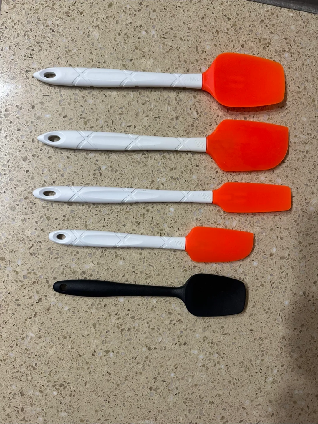 Assorted baking/ kitchen utensils thumbnail