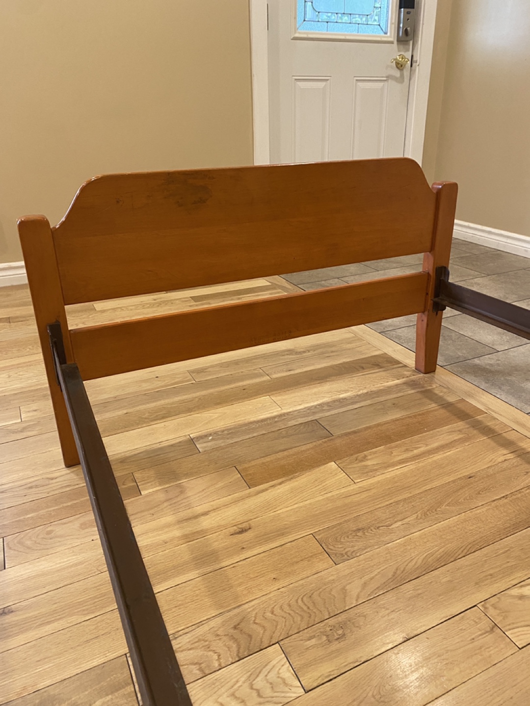 Beautiful Twin Size Solid Wood Bed (CAN DELIVER) - photo 5