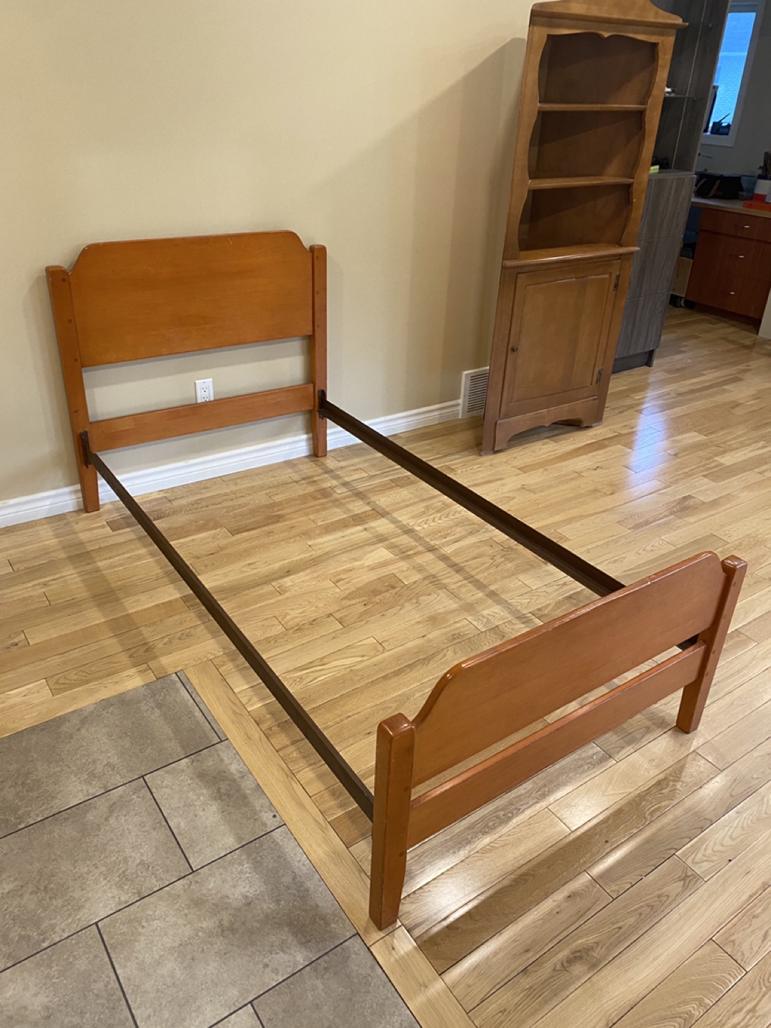 Beautiful Twin Size Solid Wood Bed (CAN DELIVER) - photo 3
