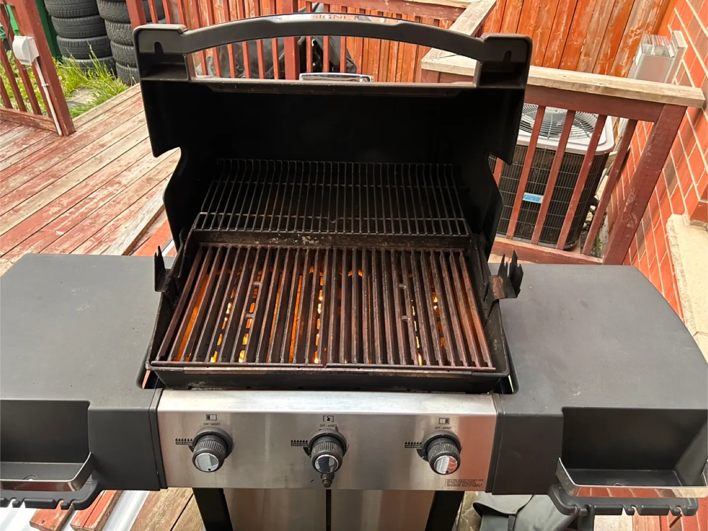 Broil King Signet 3-Burner Propane Gas BBQ Grill image indicator(2)