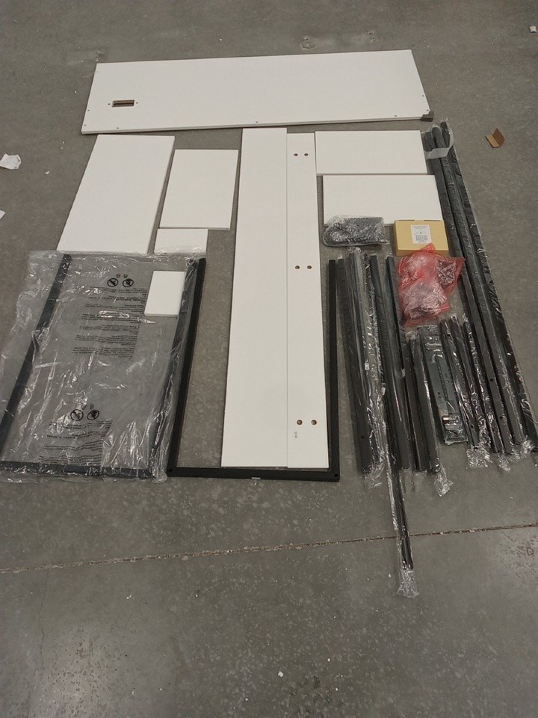BNIB - MODERN WOODEN COMPUTER DESK - photo 3
