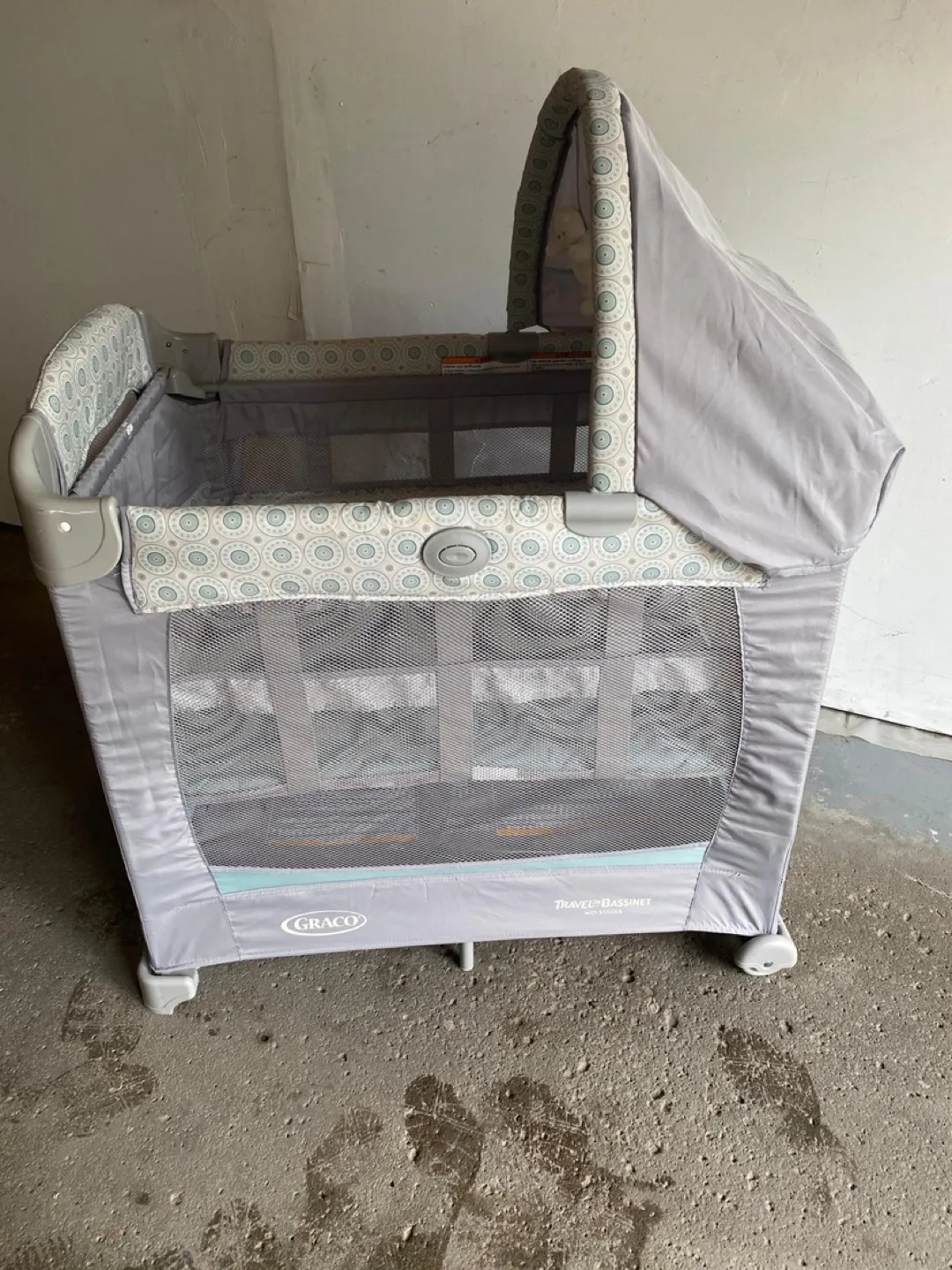 Graco Travel Bassinet Playard thumbnail
