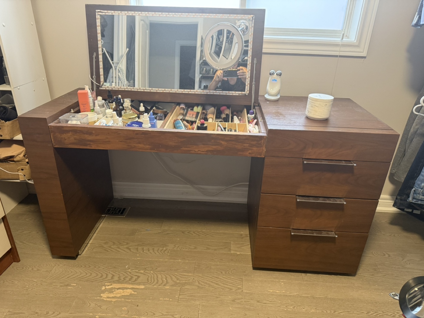 Vanity Desk with Mirrored Makeup Organizer