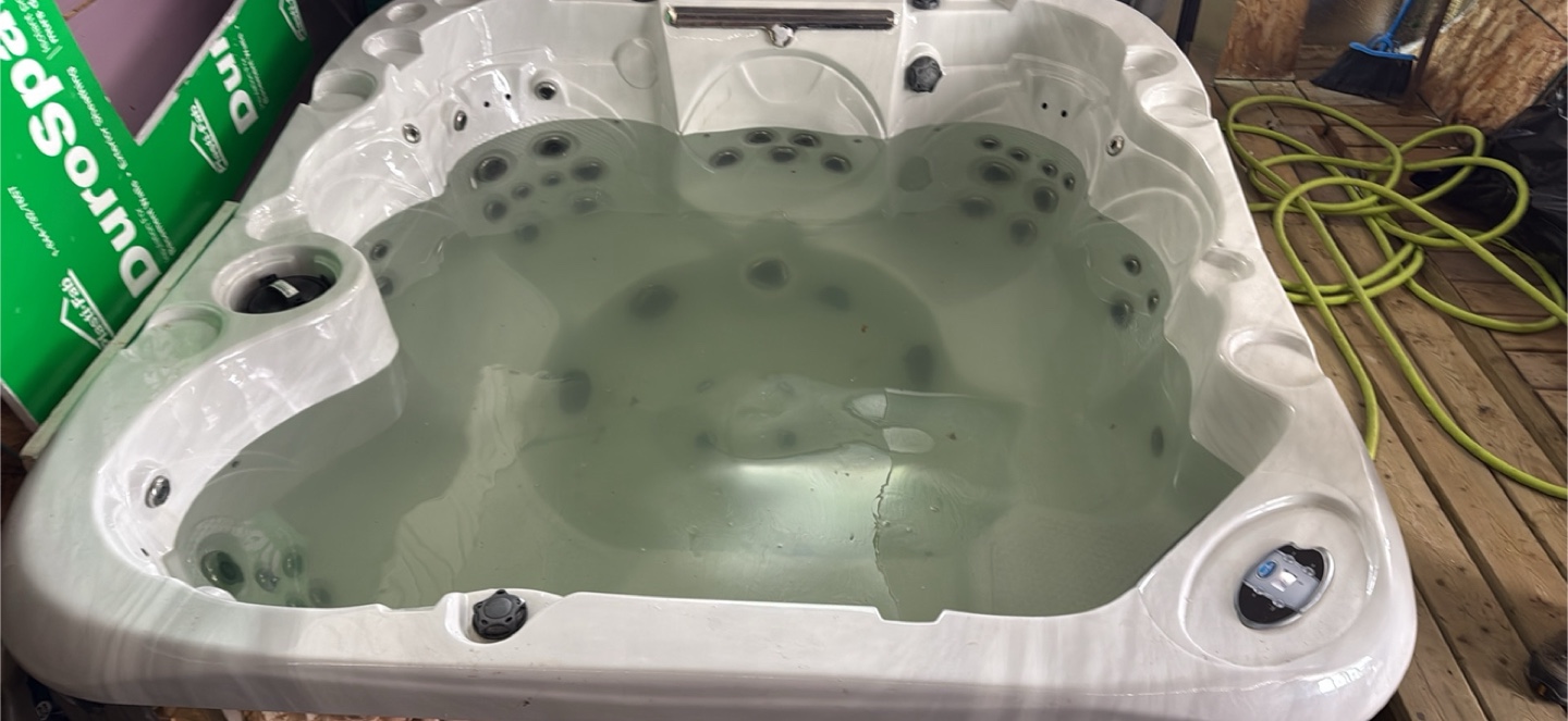 6-8 person hot tub seats 6-8  bring sold as is