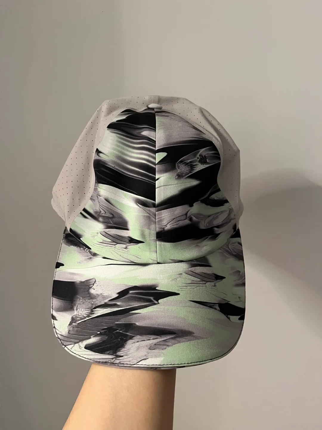 Lululemon hat thumbnail