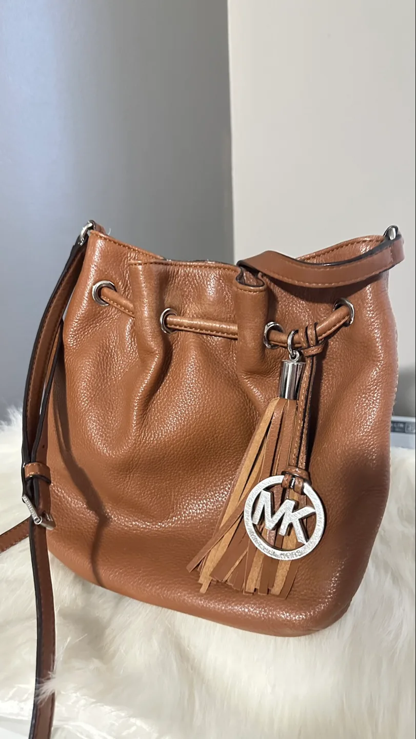 Michael Kors Brown Leather Drawstring Crossbody Bag🏒🏒 thumbnail