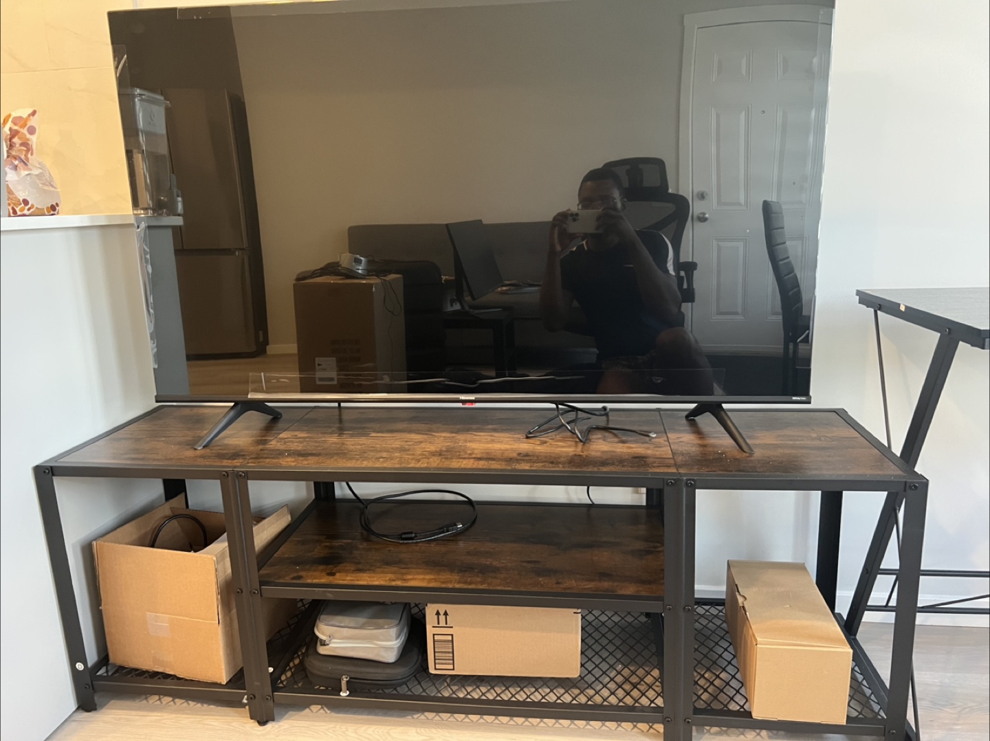 Hisense 55 Inch Smart TV with Stand - photo 2
