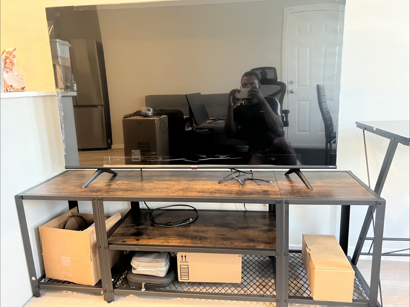 Hisense 55 Inch Smart TV with Stand - photo 3