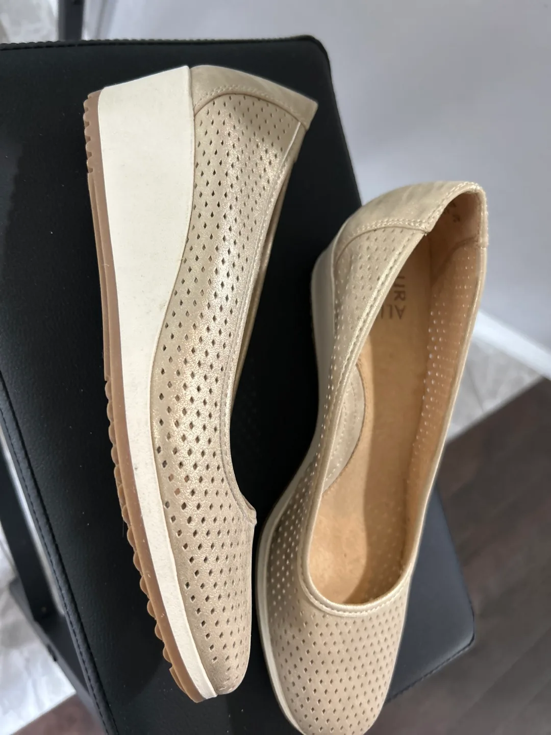 Naturalizer Women's soft wedge Shoes image indicator(2)