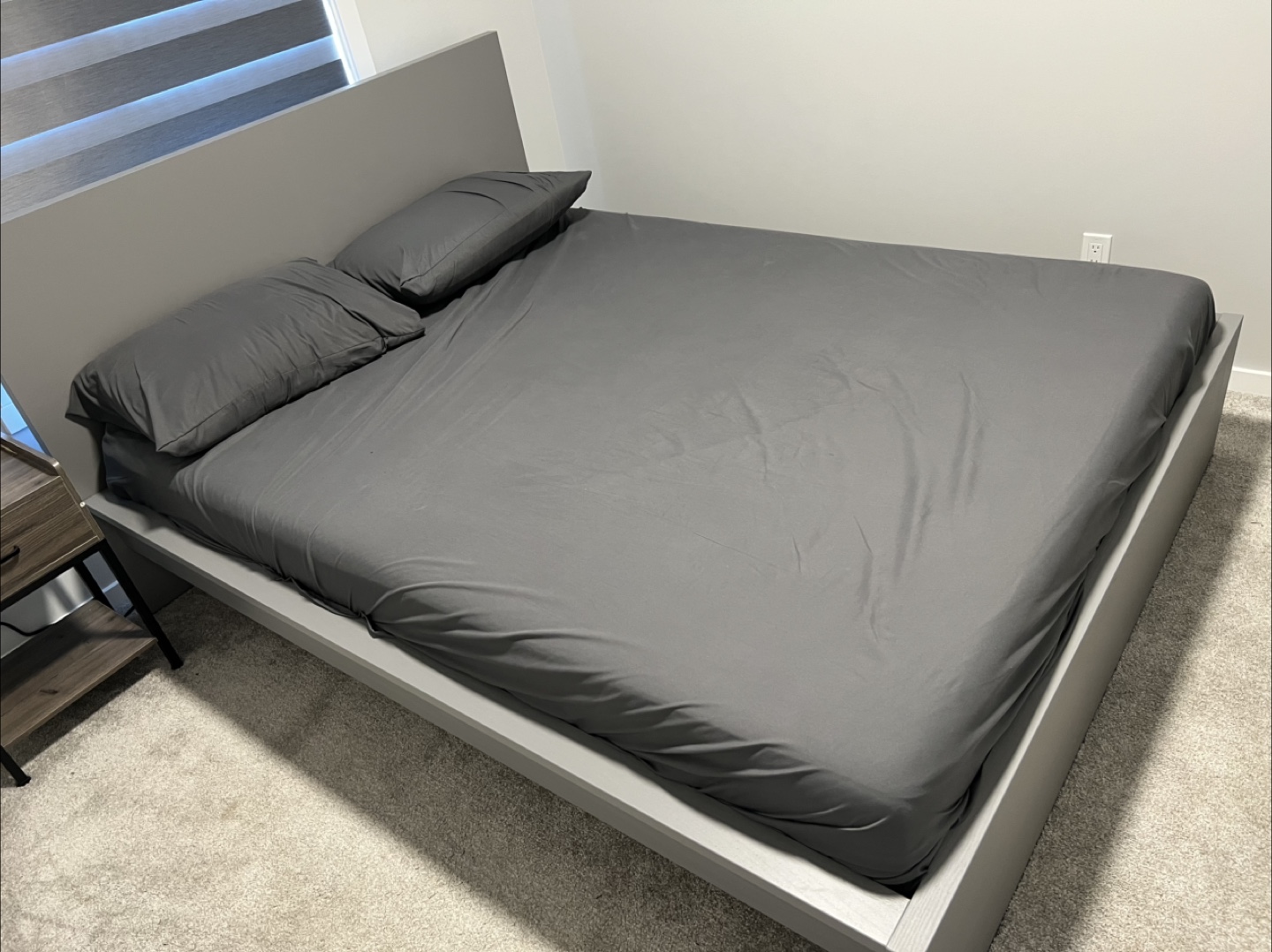 Queen Size Platform Bed Frame & Mattress - Grey - photo 2