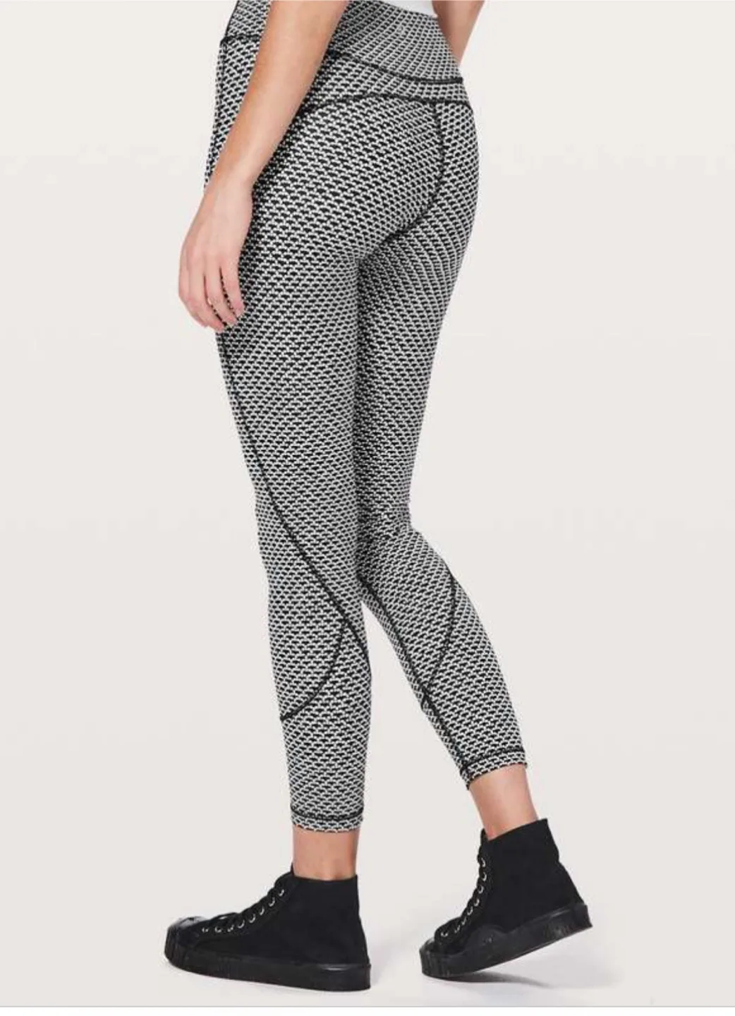 Lululemon In Movement image indicator(2)