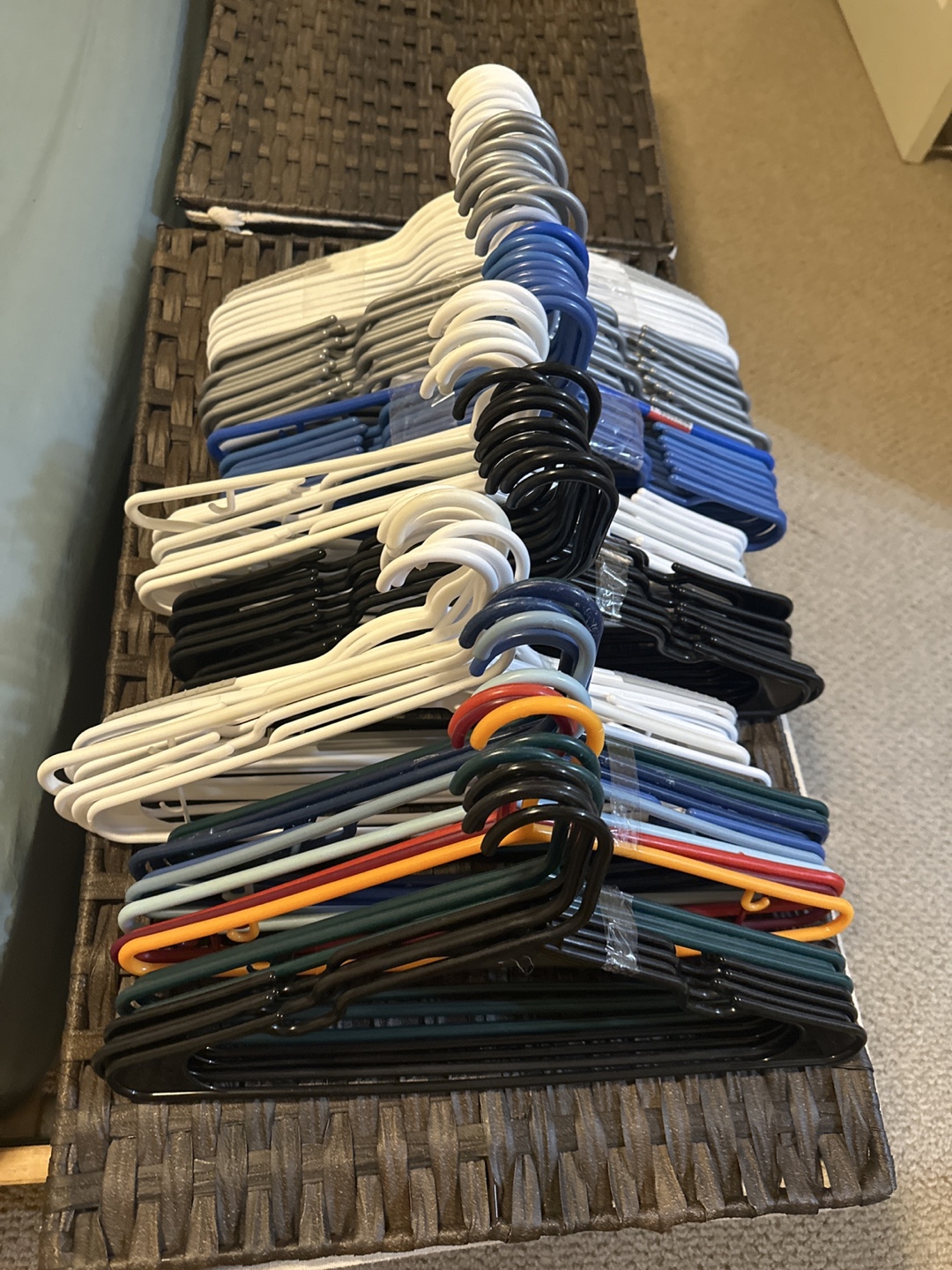 Bulk of plastic hangers - photo 2