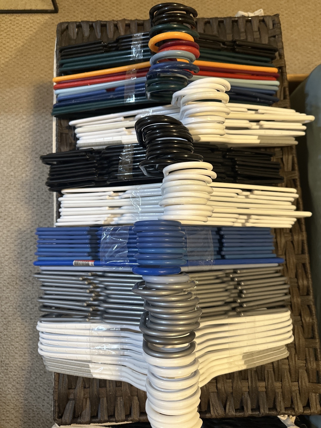 Bulk of plastic hangers