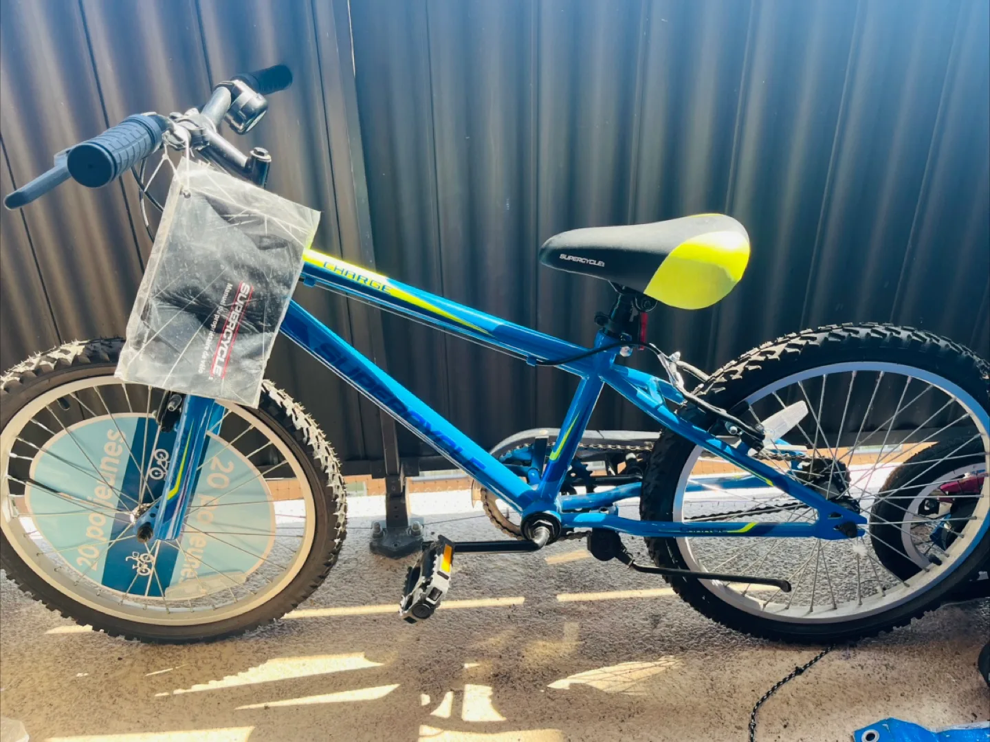 Supercycle Youth 20" Blue and Yellow Bicycle image indicator(3)