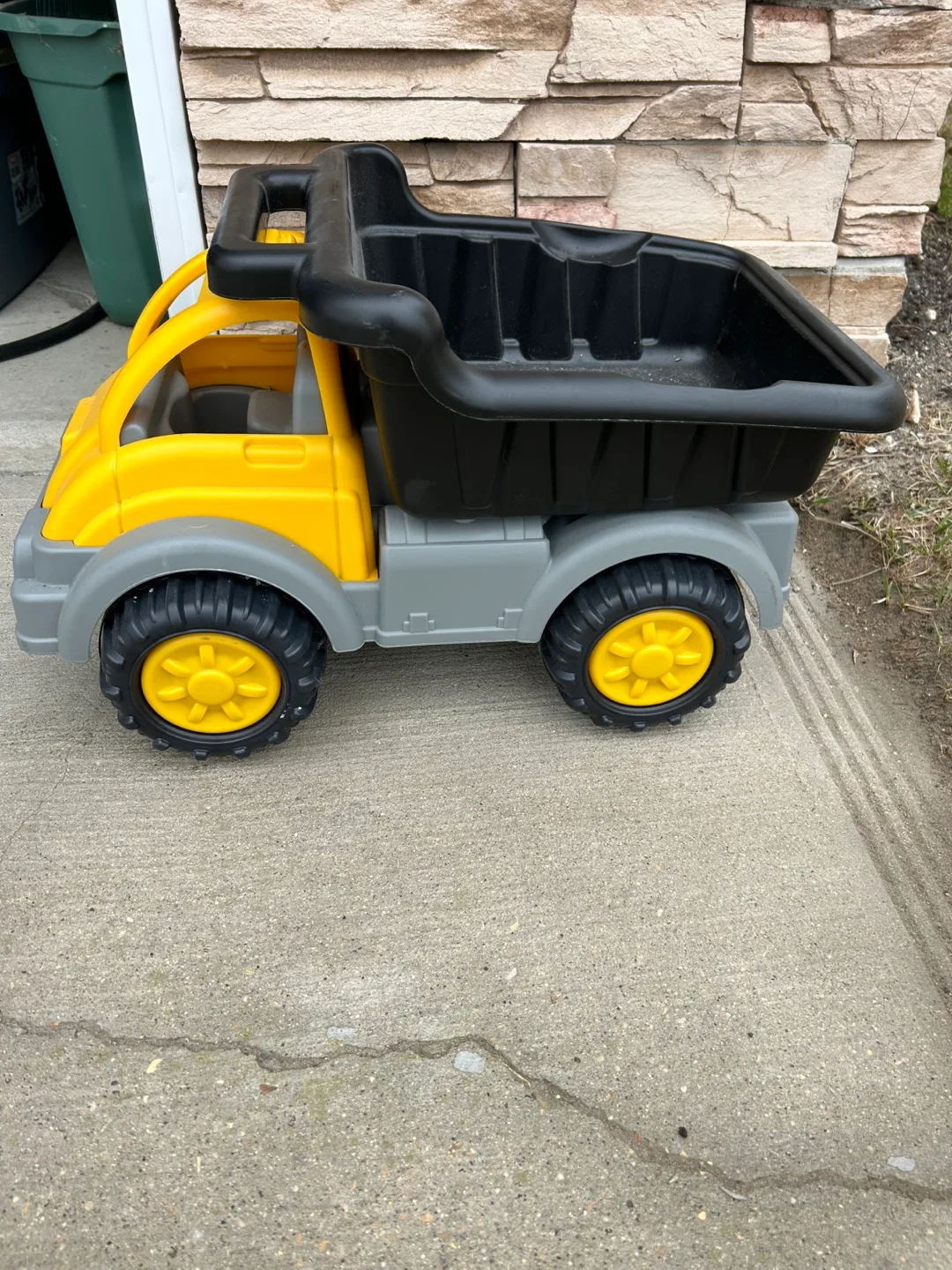 Kids' Yellow and Black Dump Truck Toy thumbnail