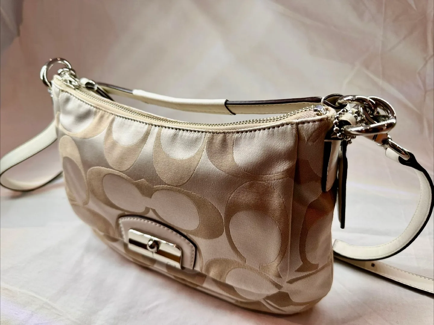 Coach Signature C Beige Shoulder Bag thumbnail