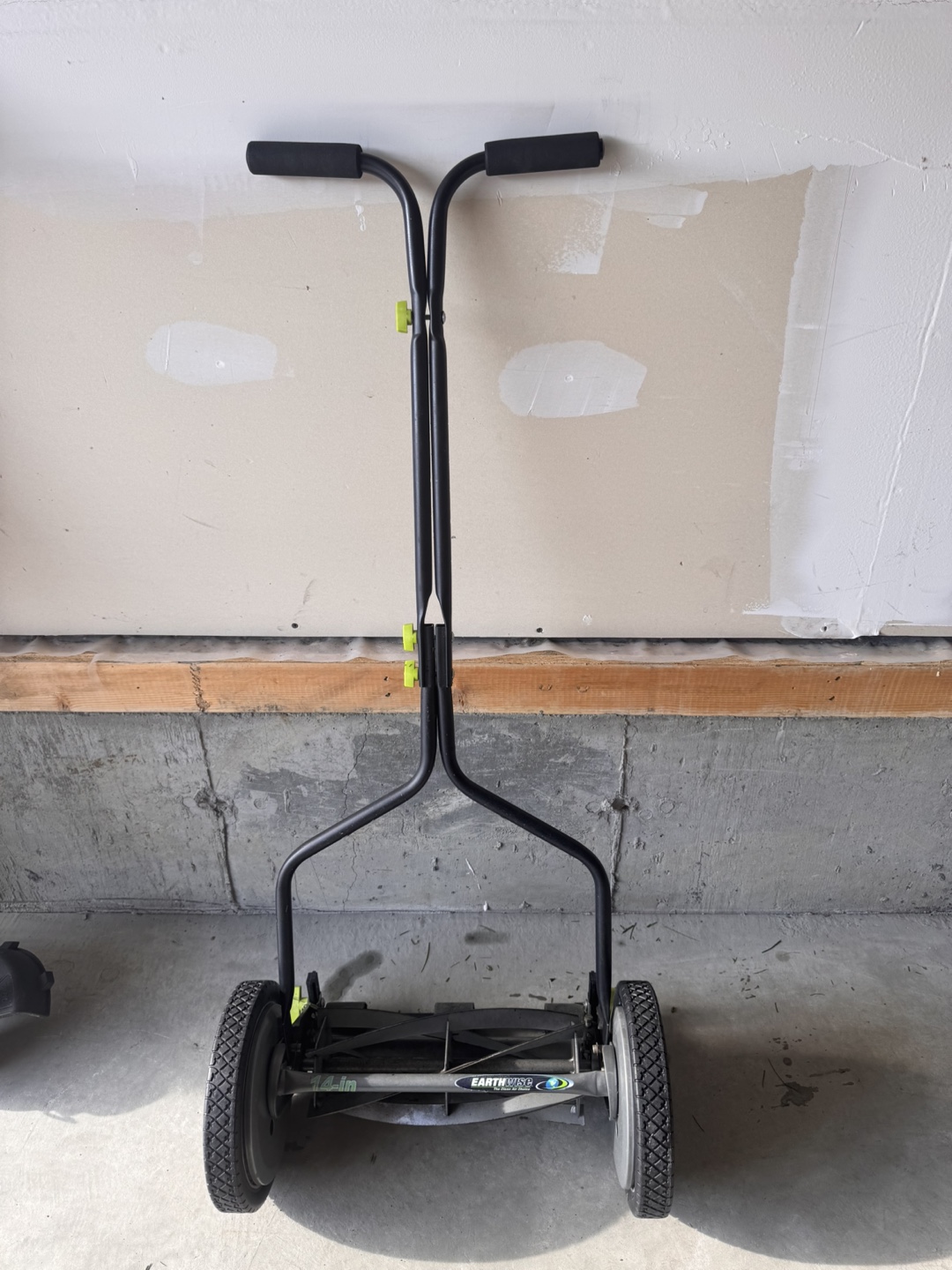 Earthwise 14-inch Reel Lawn Mower