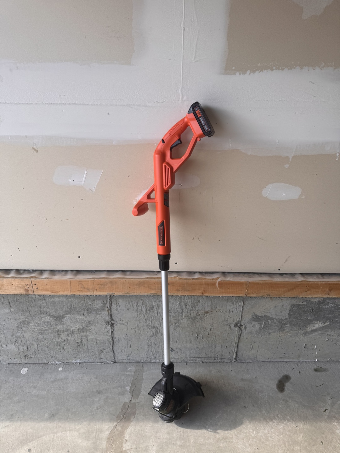Black+Decker 20V Cordless 10-in String Trimmer/Edger - photo 2