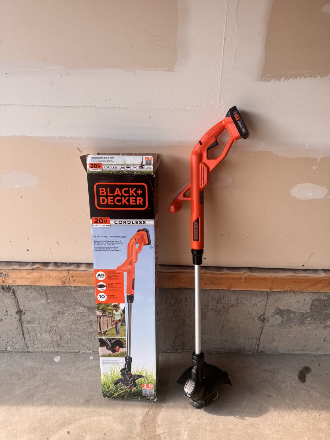 Black+Decker 20V Cordless 10-in String Trimmer/Edger - photo 3