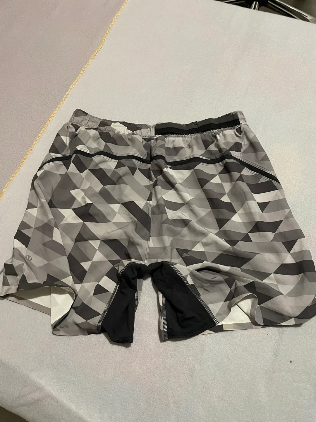 Men's Lululemon Pace Breaker Shorts - Size Medium 🏒 image indicator(2)