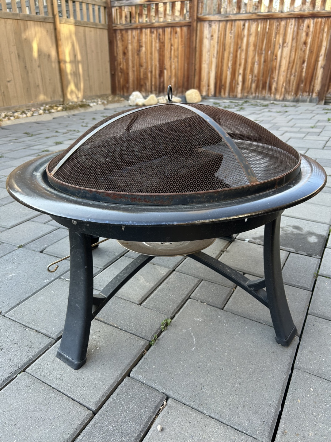Fire pit with mesh cover - photo 3