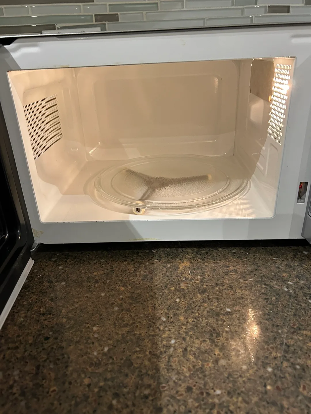 Danby Designer 0.7 Cu. Ft. Microwave image indicator(2)