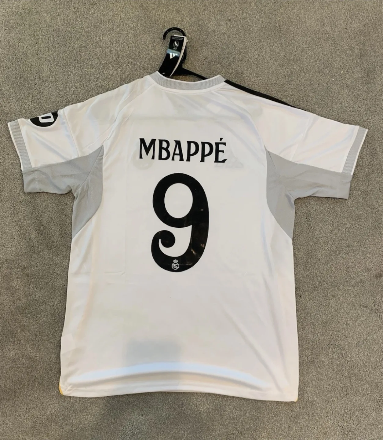 Real Madrid Mbappé #9 Adidas Jersey size Large image indicator(2)