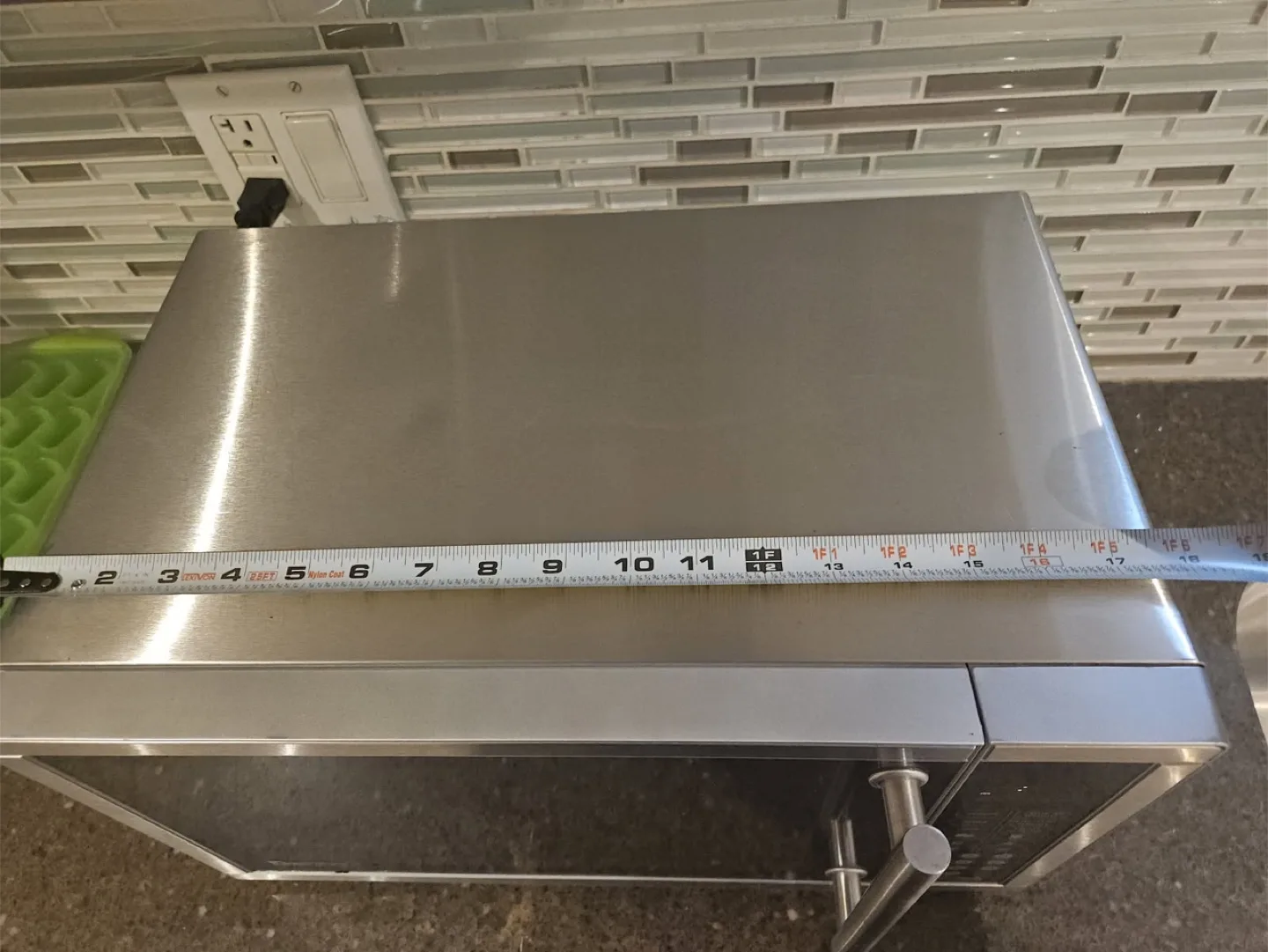 Danby Designer 0.7 Cu. Ft. Microwave image indicator(4)