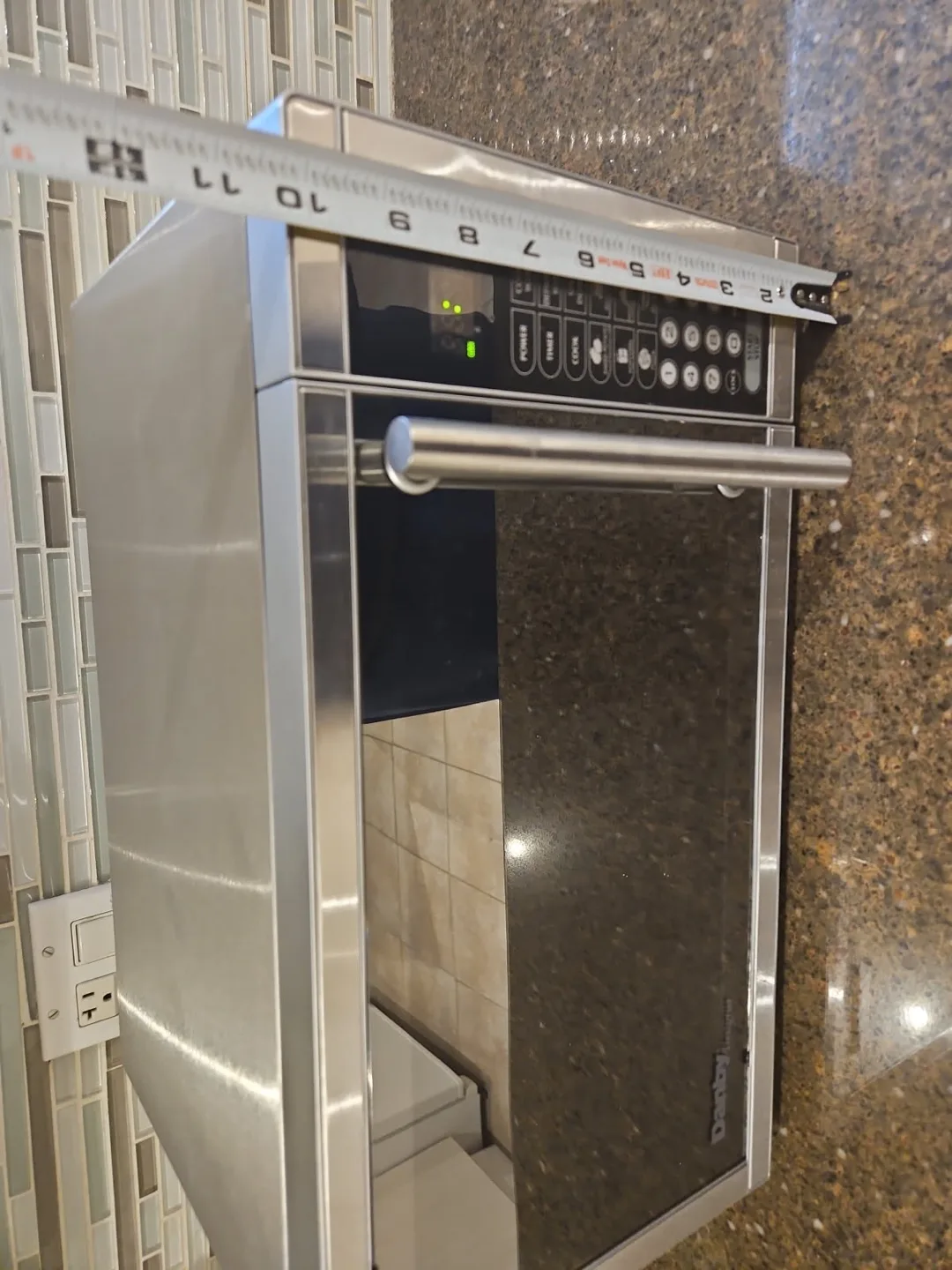 Danby Designer 0.7 Cu. Ft. Microwave image indicator(5)