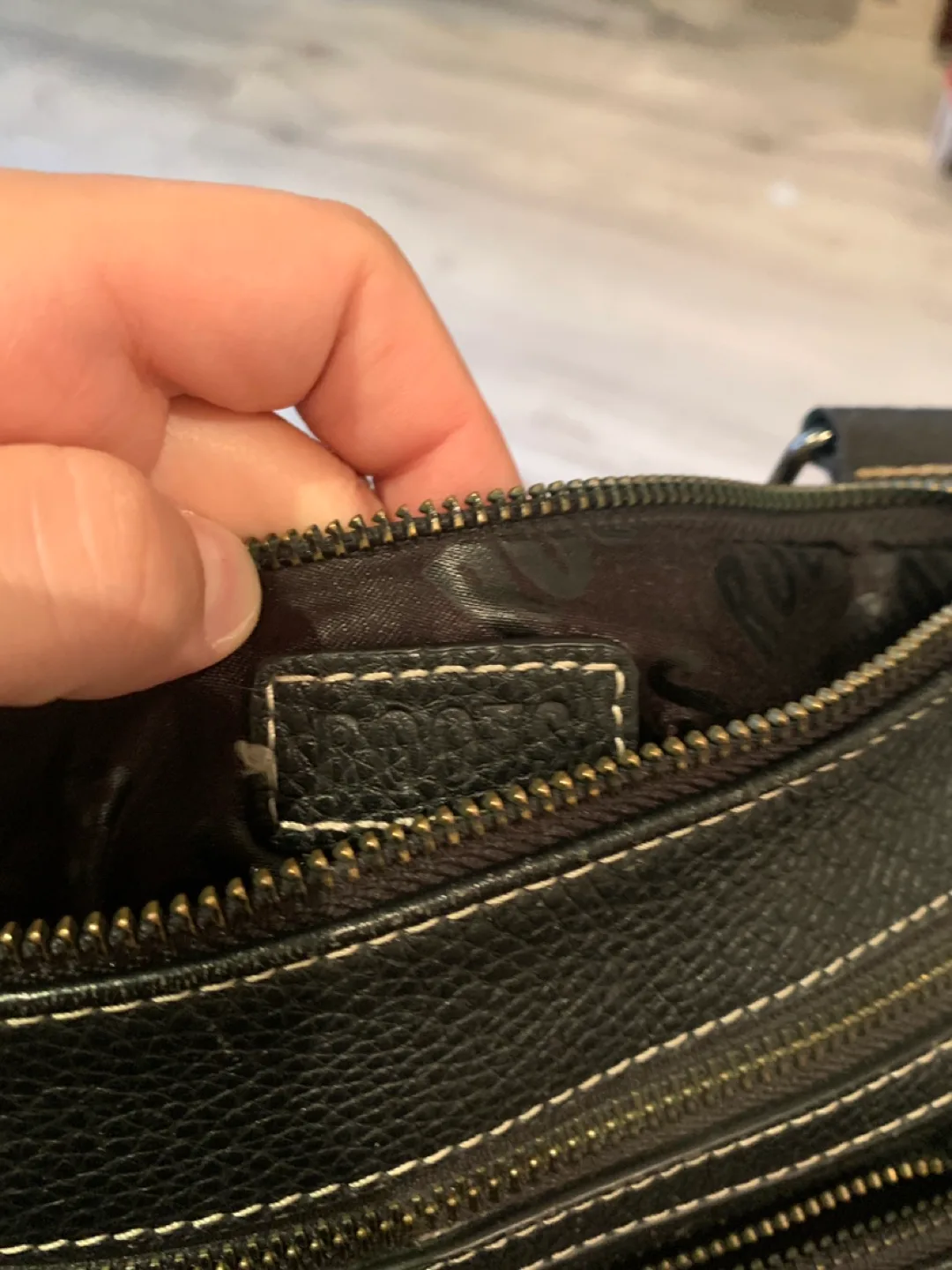 Roots Vintage Leather Bag 🏒 image indicator(5)