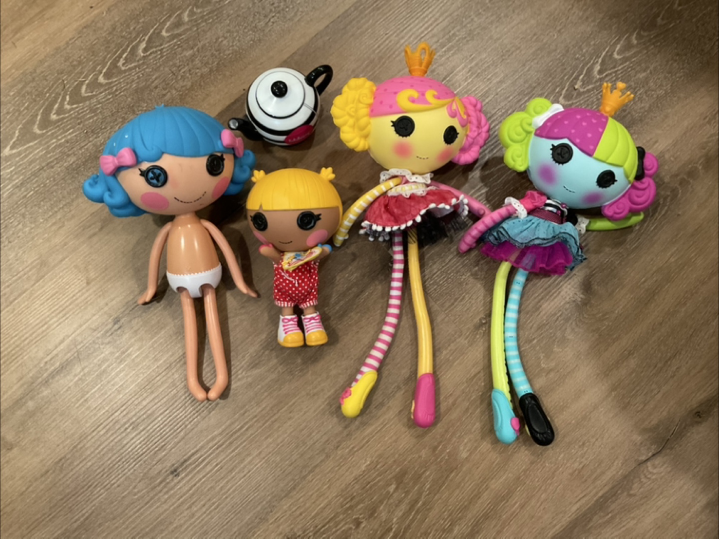 Lot of 4 Lalaloopsy Dolls + Teapot