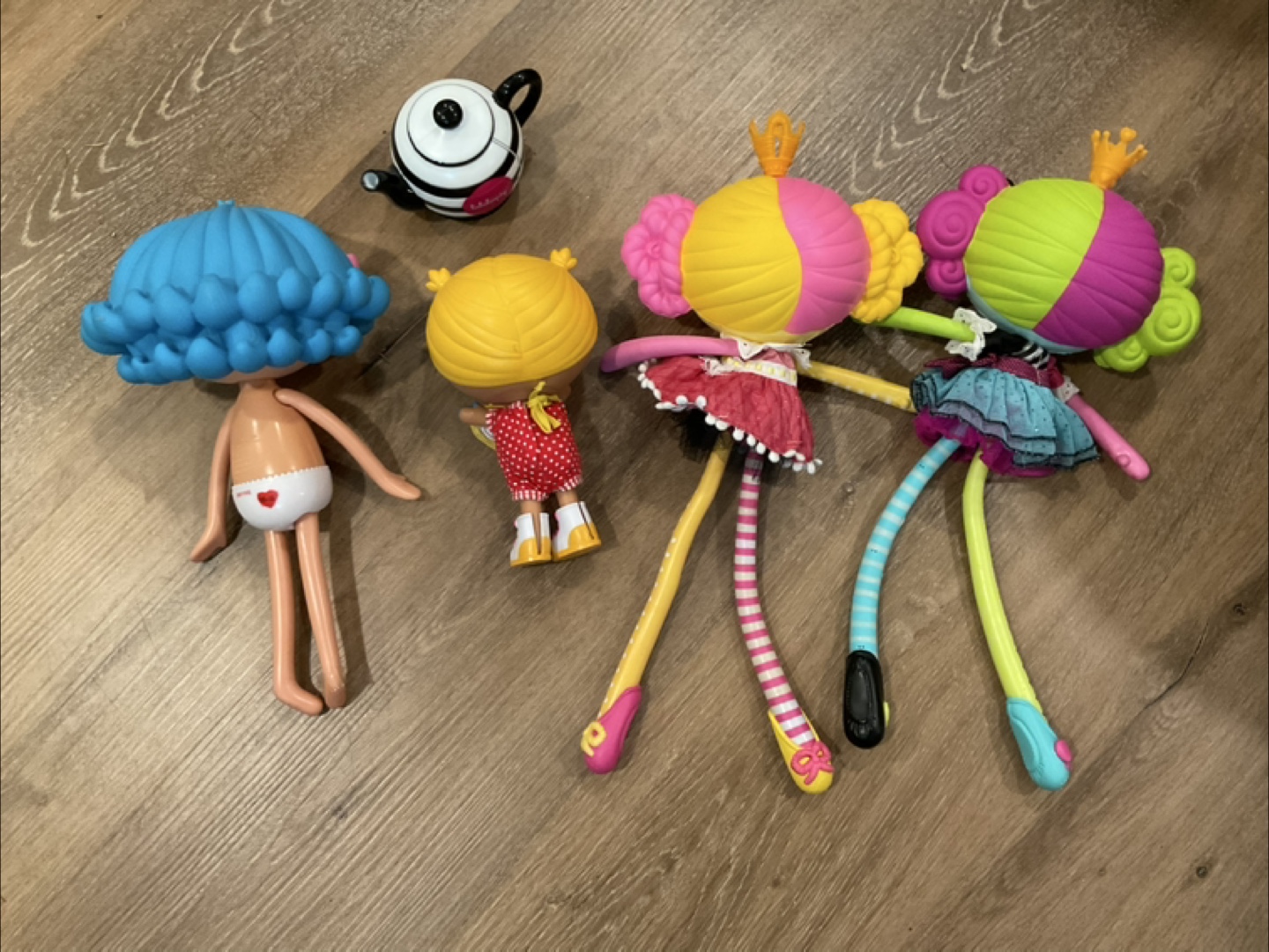 Lot of 4 Lalaloopsy Dolls + Teapot - photo 2
