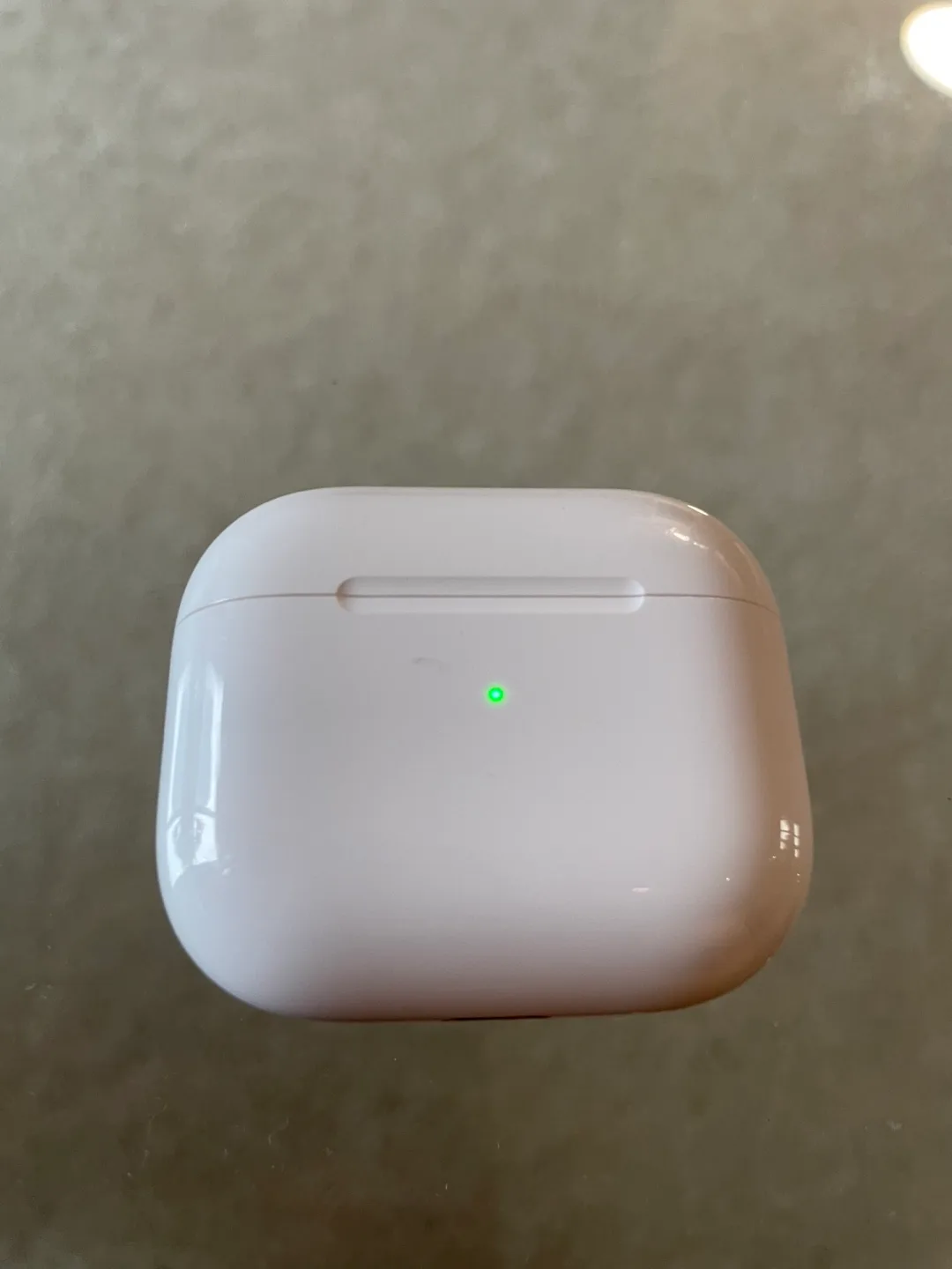 Still available: Apple AirPods 3 with Charging Case image indicator(3)