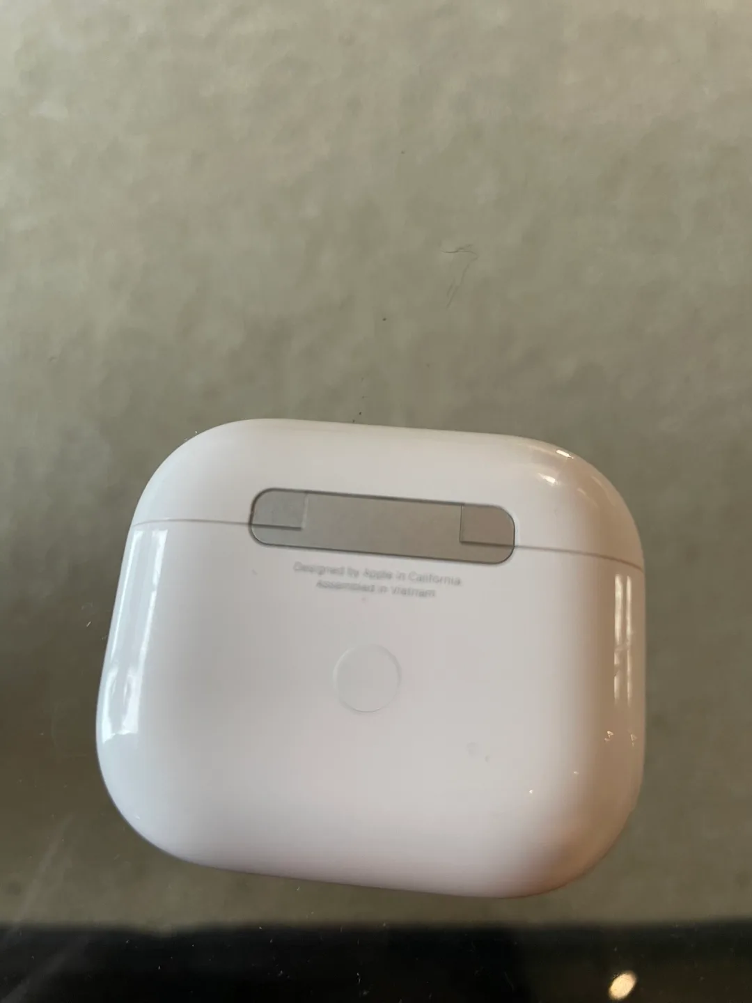 Still available: Apple AirPods 3 with Charging Case image indicator(5)