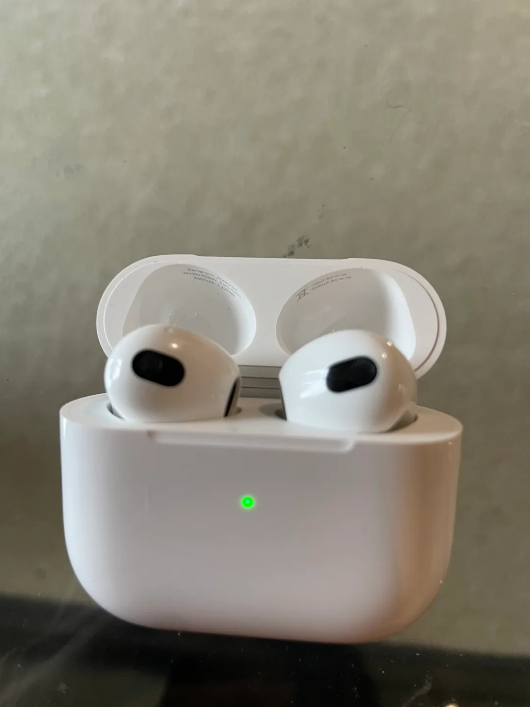 Still available: Apple AirPods 3 with Charging Case image indicator(4)