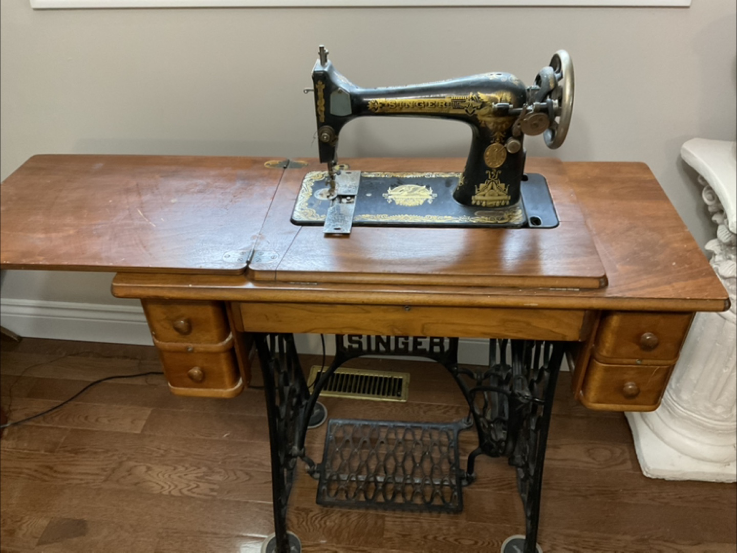 Antique Singer Sewing Machine with Wooden Cabinet - photo 5