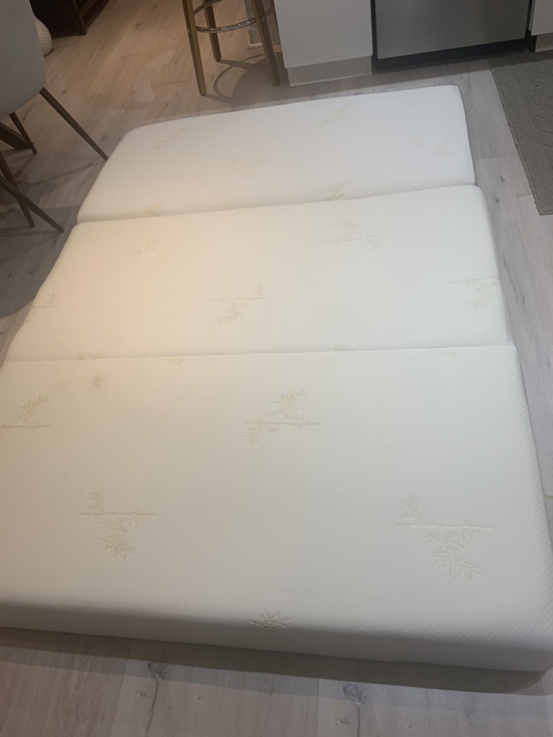 Tri-fold Foam Full Size Mattress 6” Thick - photo 4