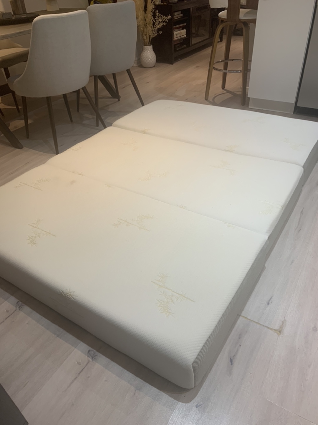 Tri-fold Foam Full Size Mattress 6” Thick - photo 5