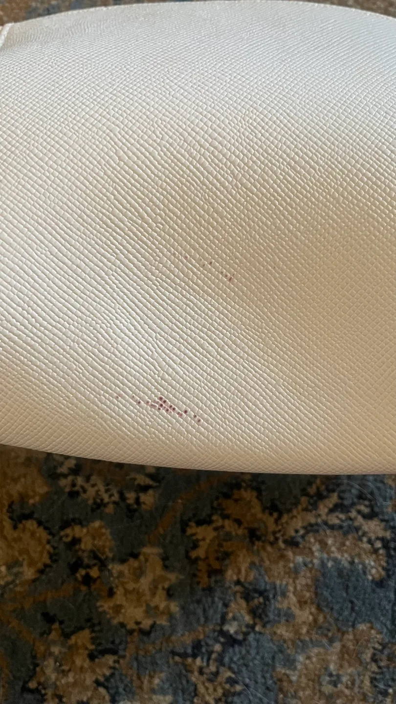 Dior White Cosmetic Bag image indicator(5)