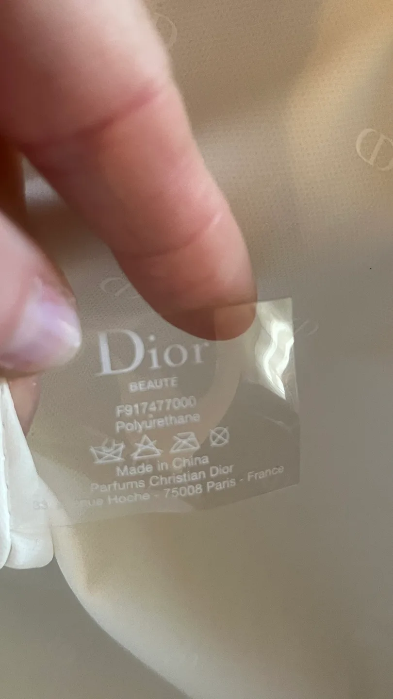 Dior White Cosmetic Bag image indicator(8)
