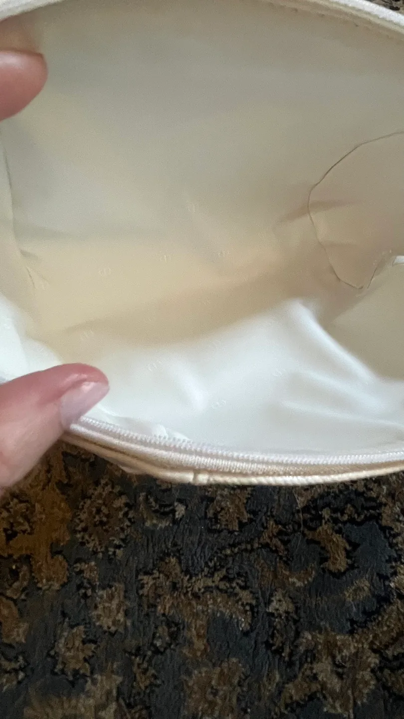 Dior White Cosmetic Bag image indicator(7)