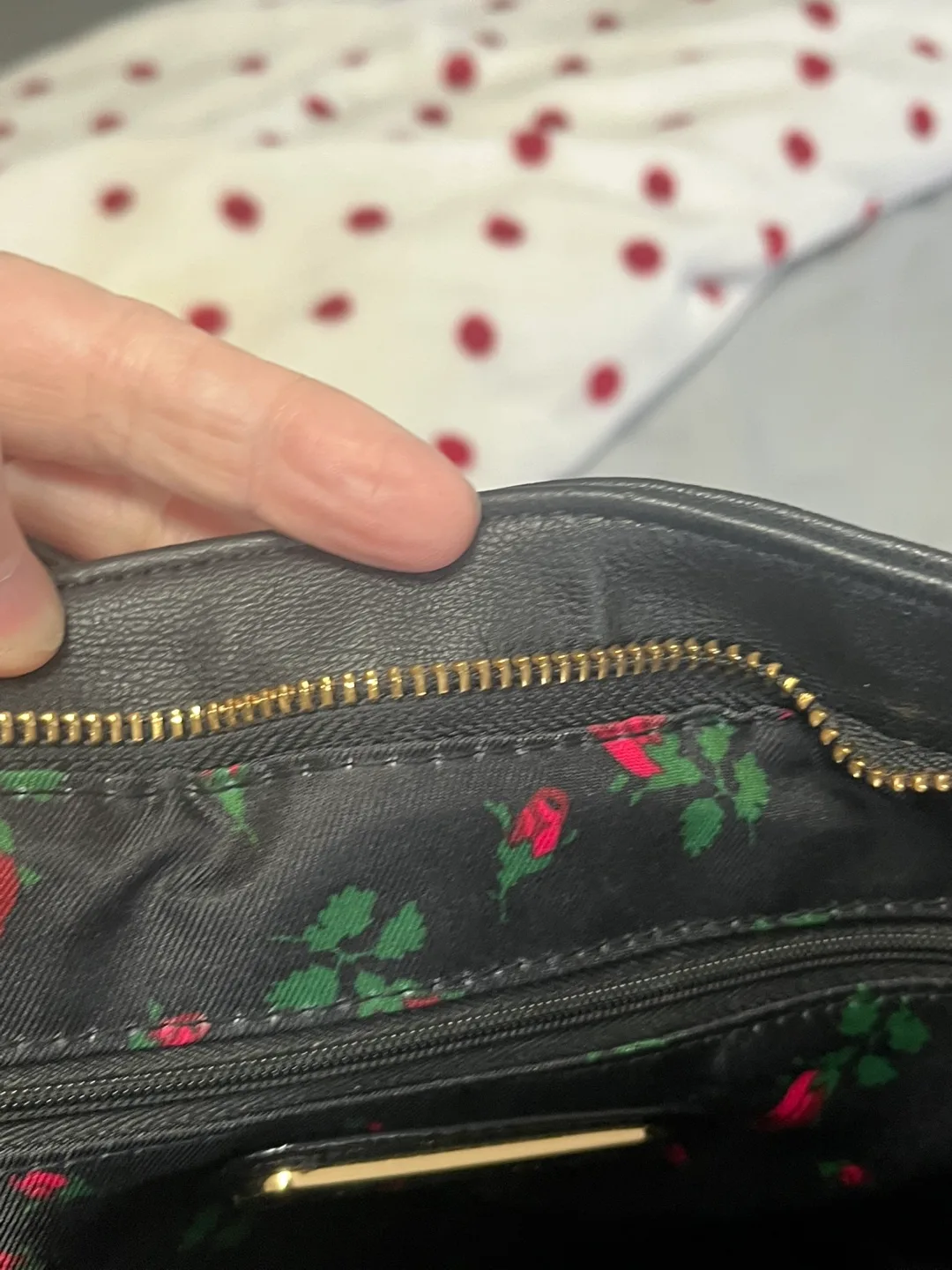 🏒 Betsey Johnson Sequin Lips Tote Bag image indicator(6)