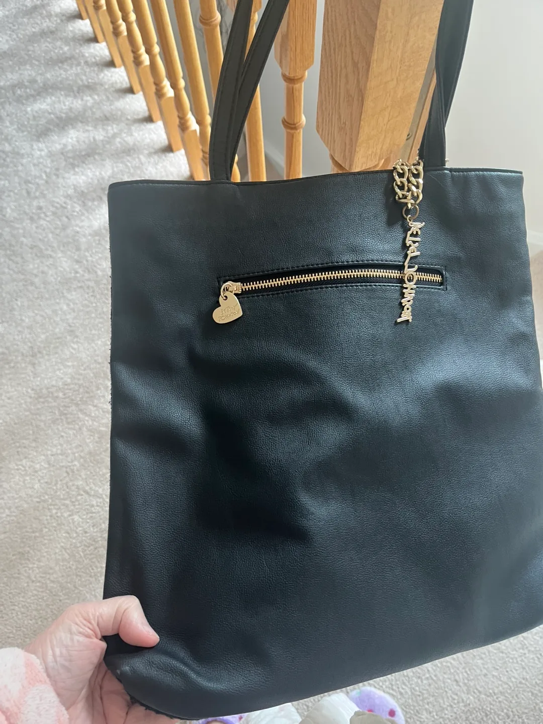 🏒 Betsey Johnson Sequin Lips Tote Bag image indicator(2)