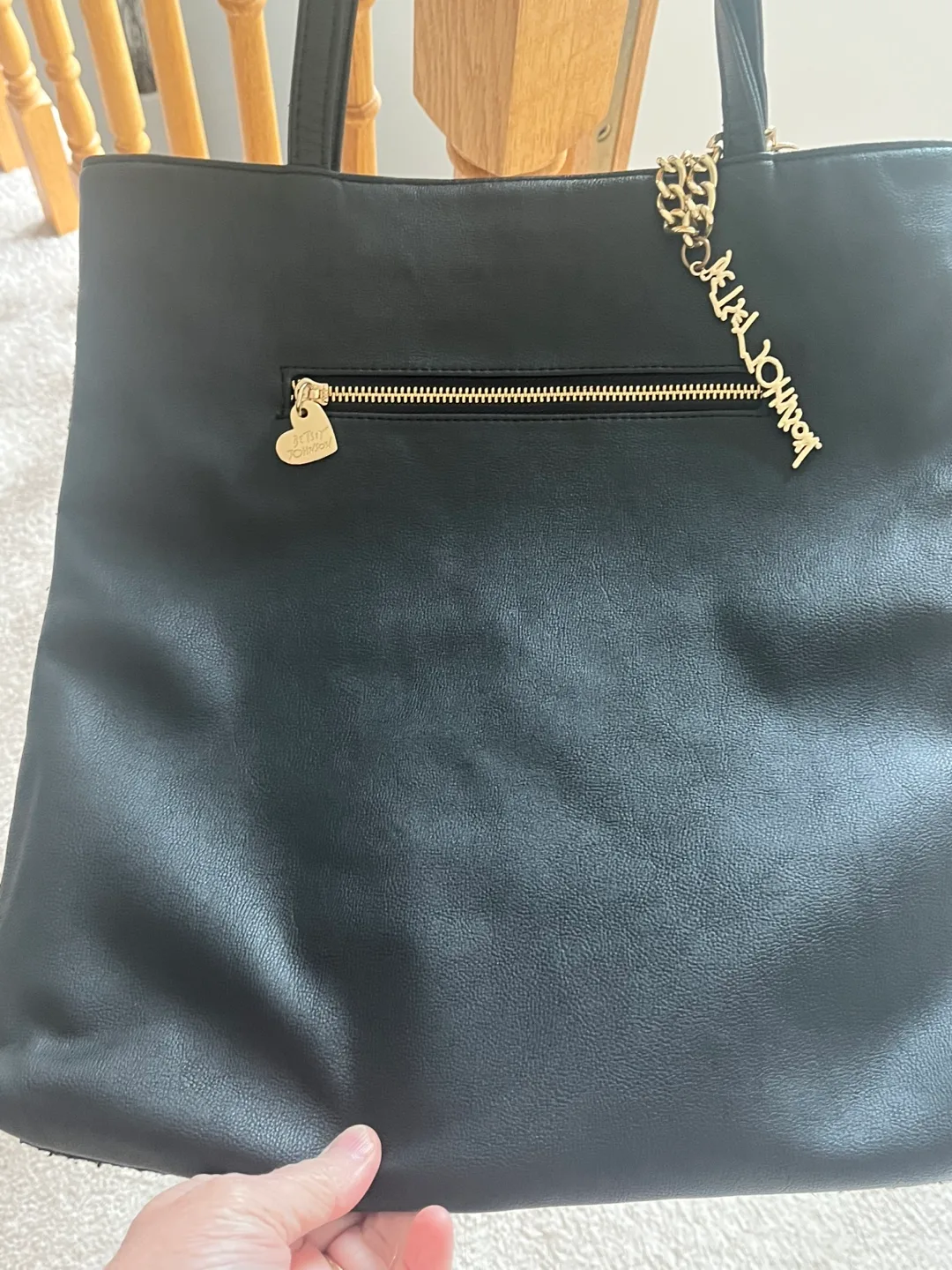 🏒 Betsey Johnson Sequin Lips Tote Bag image indicator(3)