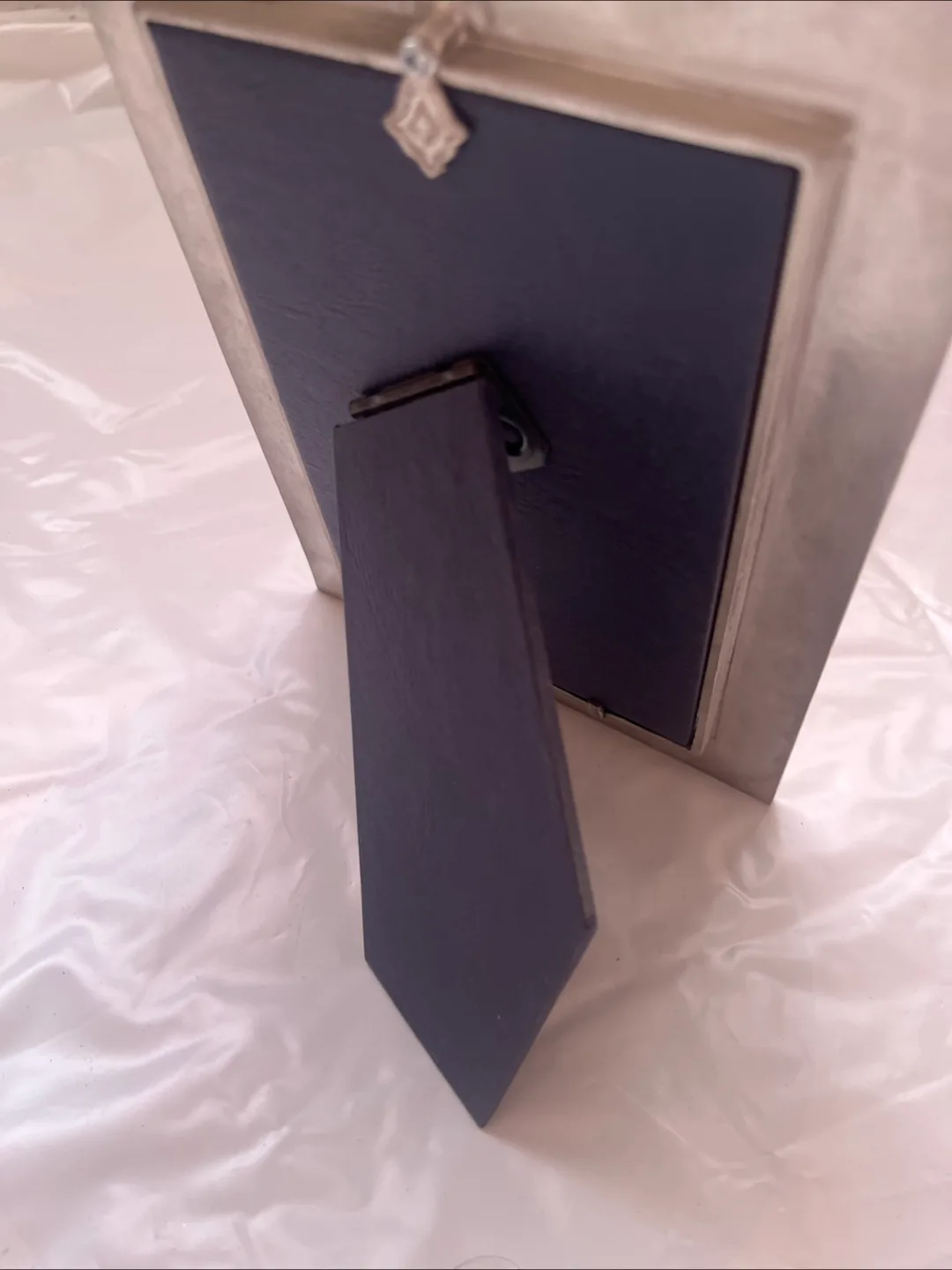 Metal Photo Frame with Leaf Design 4x6 image indicator(5)